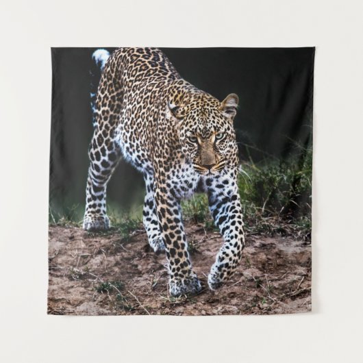 LEOPARD LÄUFT IN FREIER WILDBAHN WANDTEPPICH (Vorderseite)