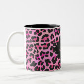Leopard-Monogramm, Schwarz und Heiß-Rosa Zweifarbige Tasse (Links)