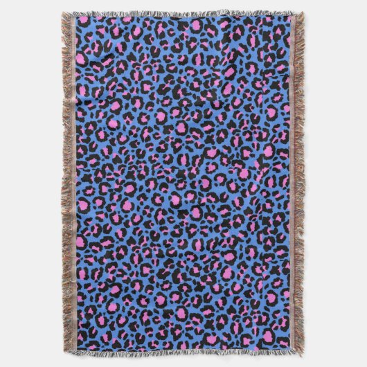 Leopard Muster in Raspberry auf Electric Blue Decke (Vorderseite Vertikal)