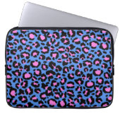 Leopard Muster in Raspberry auf Electric Blue Laptopschutzhülle (Vorderseite)