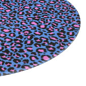 Leopard Muster in Raspberry auf Electric Blue Schneidebrett (Ecke)