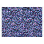 Leopard Muster in Raspberry auf Electric Blue Tischdecke (Vorderseite (Horizontal))