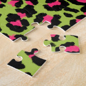 Leopard Muster in Raspberry auf Lime Green Puzzle (Seite)