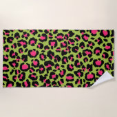 Leopard Muster in Raspberry auf Lime Green Strandtuch (Vorderseite)