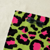 Leopard Muster in Raspberry auf Lime Green Strandtuch (Beispiel)