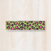 Leopard Muster in Raspberry auf Lime Green Türschild (Vorderseite )