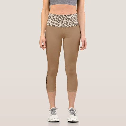 Leopard Muster Om Symbol Capri Leggings (Vorderseite)