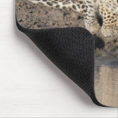 LEOPARD NIMMT EINEN TRUNK MOUSEPAD (Ecke)