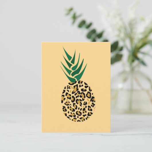Leopard oder Ananas? Witziges Illustrationsbild Postkarte (Stehend Vorderseite)