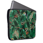 Leopard, Papageien und Schlangen im dunklen Wald. Laptopschutzhülle (Vorne Rechts)