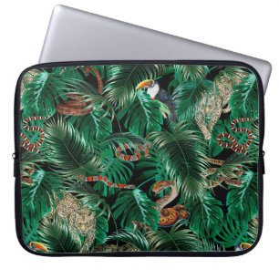 Leopard, Papageien und Schlangen im dunklen Wald. Laptopschutzhülle