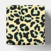 Leopard Pattern in Mint Green on Oatmeal Geschenkschachtel (Oben)