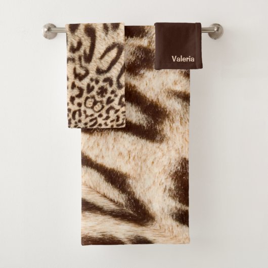 Leopard-Pelzdesign mit Namen Badhandtuch Set (Insitu)