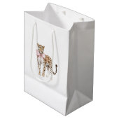 Leopard Pink Bow Birthday Mittlere Geschenktüte (Vorderseite Schrägansicht)