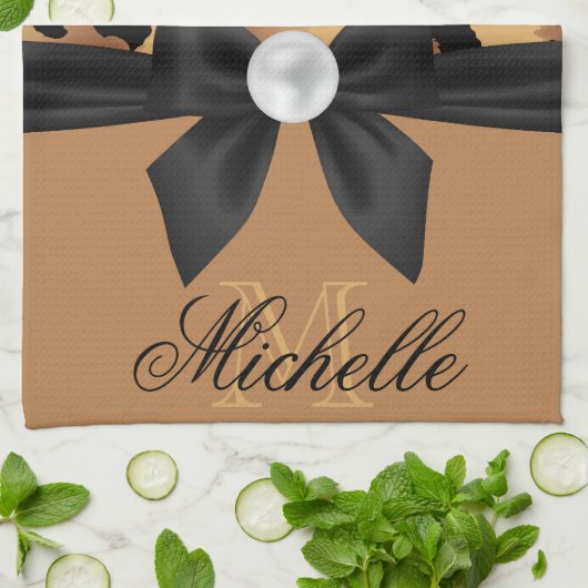 Leopard Print and Bow Geschirrtuch (Gefaltet)