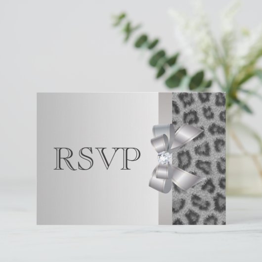 Leopard Print, Bow & Diamond UAWG Wedding RSVP Karte (Stehend Vorderseite)