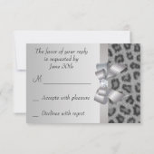 Leopard Print, Bow & Diamond UAWG Wedding RSVP Karte (Rückseite)