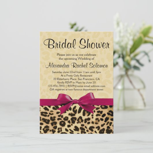 Leopard Print Hot Pink Bridal Dusche Einladung (Stehend Vorderseite)