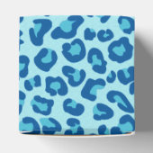 Leopard Print in Light Blue to Dark Denim Blue Geschenkschachtel (Oben)