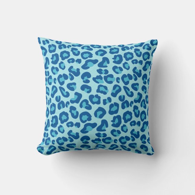 Leopard Print in Light Chambray to Dark Denim Blue Kissen (Vorderseite)
