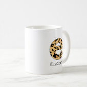 Leopard Print Initial e Lowercase und Name Kaffeetasse (VorderseiteRechts)
