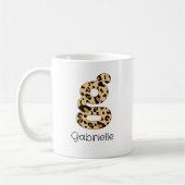 Leopard Print Initial g Lowercase und Name Kaffeetasse (Links)
