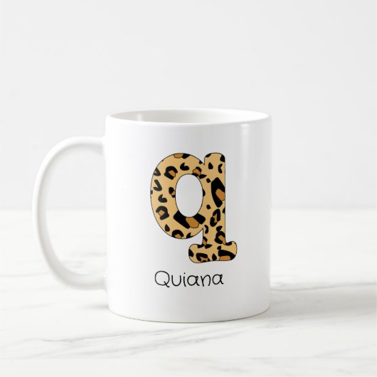 Leopard Print Initial Lowercase q und Name Kaffeetasse (Links)