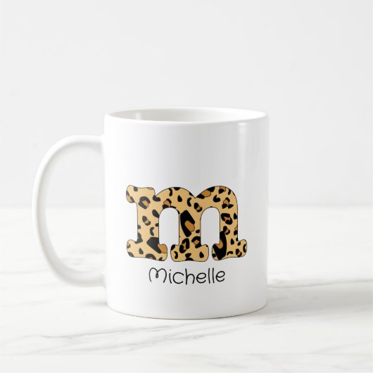 Leopard Print Initial m Lowercase und Name Kaffeetasse (Links)