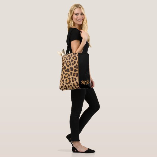 Leopard Print Monogram Stilvoll Personalisiert Tasche (Am Model)