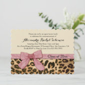 Leopard Print Pink Bow Abschluss/Party Einladung (Stehend Vorderseite)