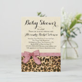 Leopard Print Pink Bow Girl Babydusche Einladung (Stehend Vorderseite)