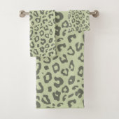 Leopard Print Sage Green und Shades Animal Print Badhandtuch Set (Insitu)