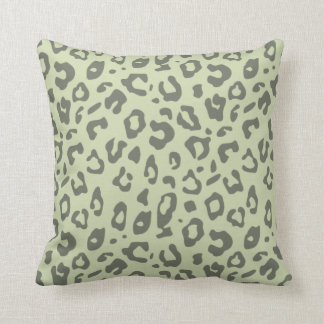 Leopard Print Sage Green und Shades Animal Print Kissen