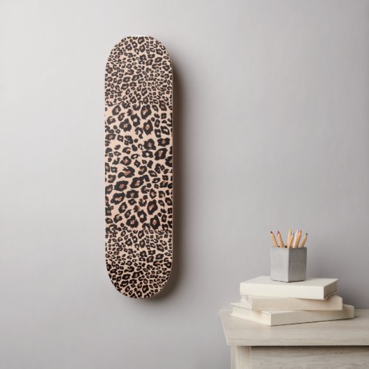 Leopard Print Skateboard (Wandkunst)