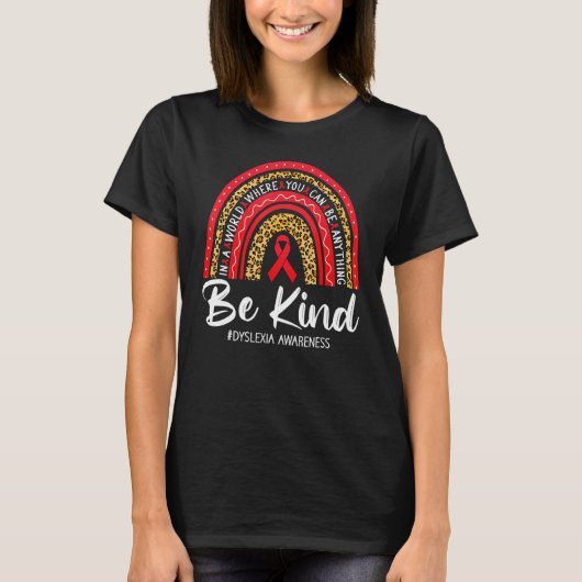 Leopard Rainbow Be Kind Red Ribbon Dyslexia Awaren T-Shirt (Vorderseite)