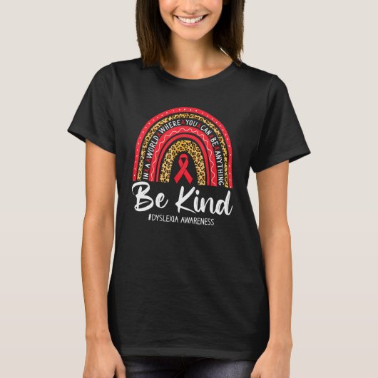 Leopard Rainbow Be Kind Red Ribbon Dyslexia Awaren T-Shirt (Vorderseite)