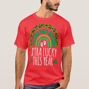 Leopard Rainbow St Patricks Day Pregnancy Ankündig T-Shirt