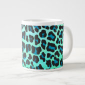 Leopard Schwarz und Aquamarin Jumbo-Tasse (Vorderseite Rechts)