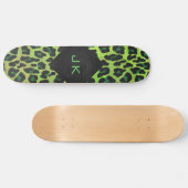 Leopard Schwarz und Grün mit Monogramm Skateboard (Horizontal)