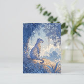 Leopard sitzt im nebligen Indigo-Aquarellwald Postkarte (Stehend Vorderseite)