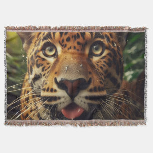 Leopard Stares beim Wasserlappen im Dschungel Decke