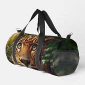 Leopard Stares beim Wasserlappen im Dschungel Duffle Bag (Rechte Ecke)