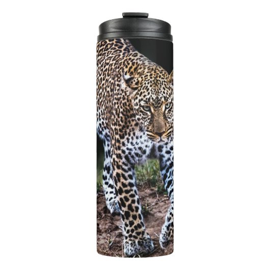 LEOPARD WALKING IN WILD THERMOSBECHER (Vorderseite)