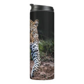 LEOPARD WALKING IN WILD THERMOSBECHER (Nach rechts gedreht)