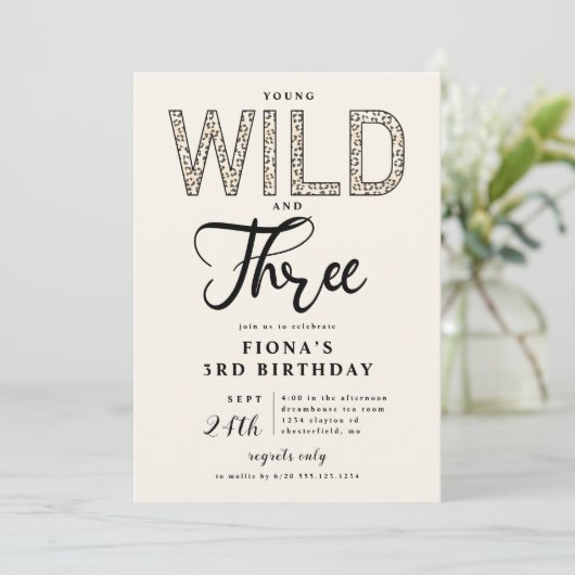 Leopard Young Wild Three Birthday Einladung (Stehend Vorderseite)