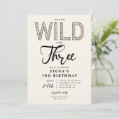 Leopard Young Wild Three Geburtstag Einladung (Stehend Vorderseite)