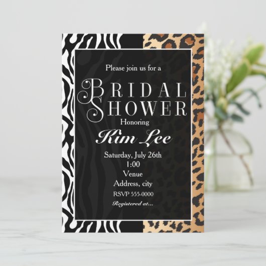 Leopard Zebra Brautparty Typografie Einladung (Stehend Vorderseite)