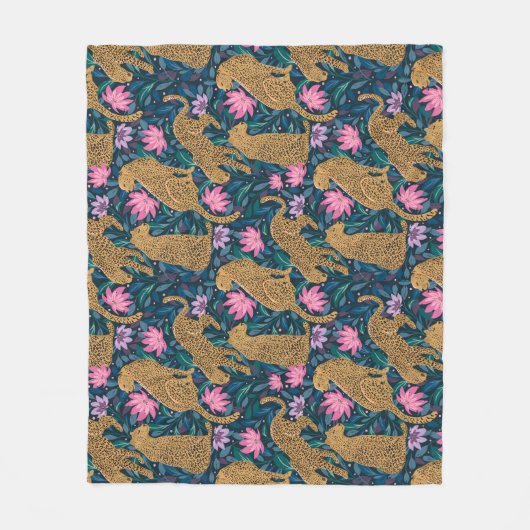 Leoparden im Blumendschungel Fleecedecke (Vorderseite)