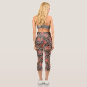 Leoparden Käse Wilde Katze Rosa Blumenmuster Capri Leggings (Rückseite)