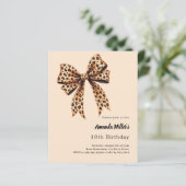 Leopardenbogenbraun Beige Geburtstagseinladung (Stehend Vorderseite)